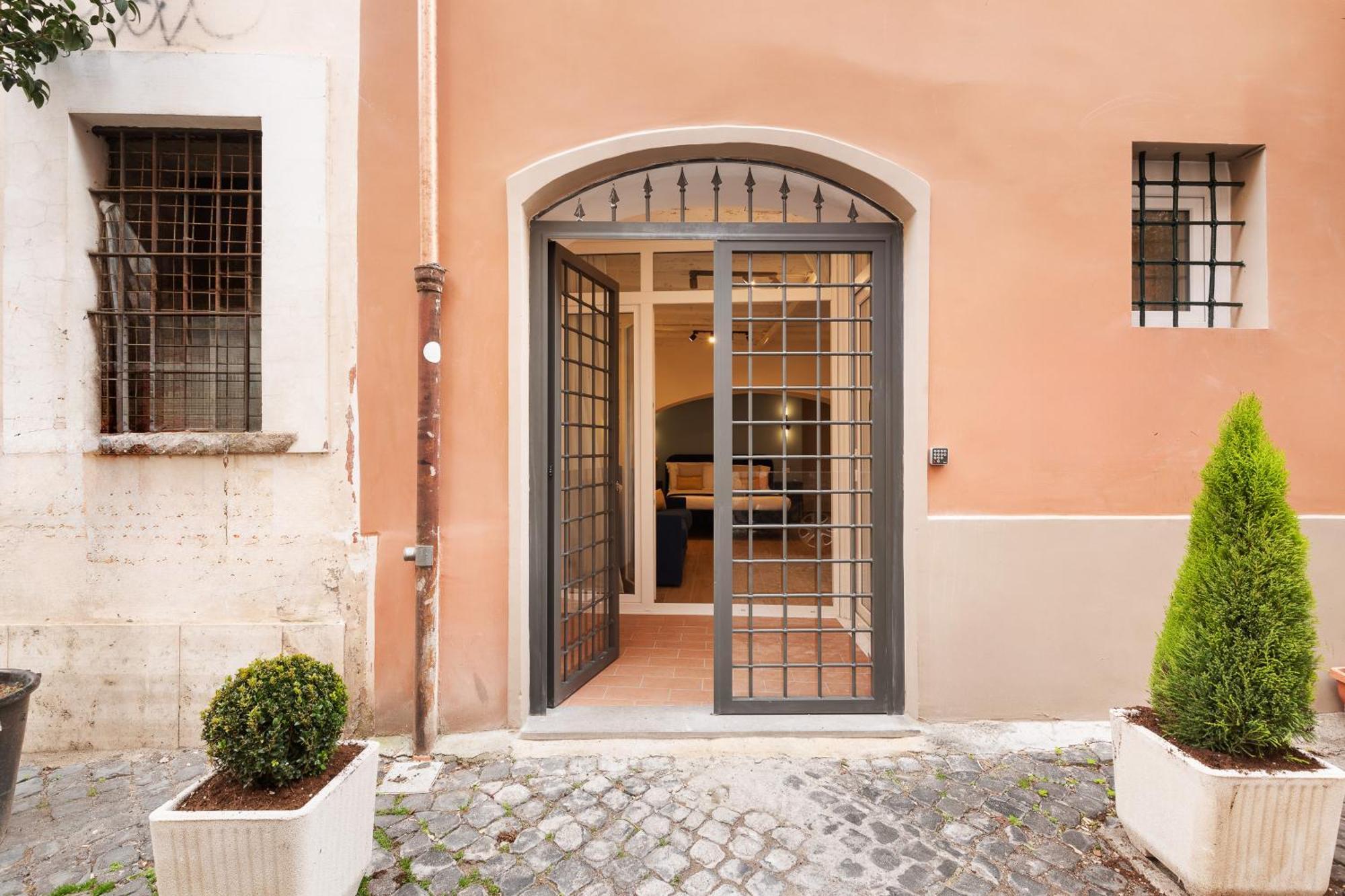 Leopardo Boutique Apartment In Trastevere Рим Екстериор снимка