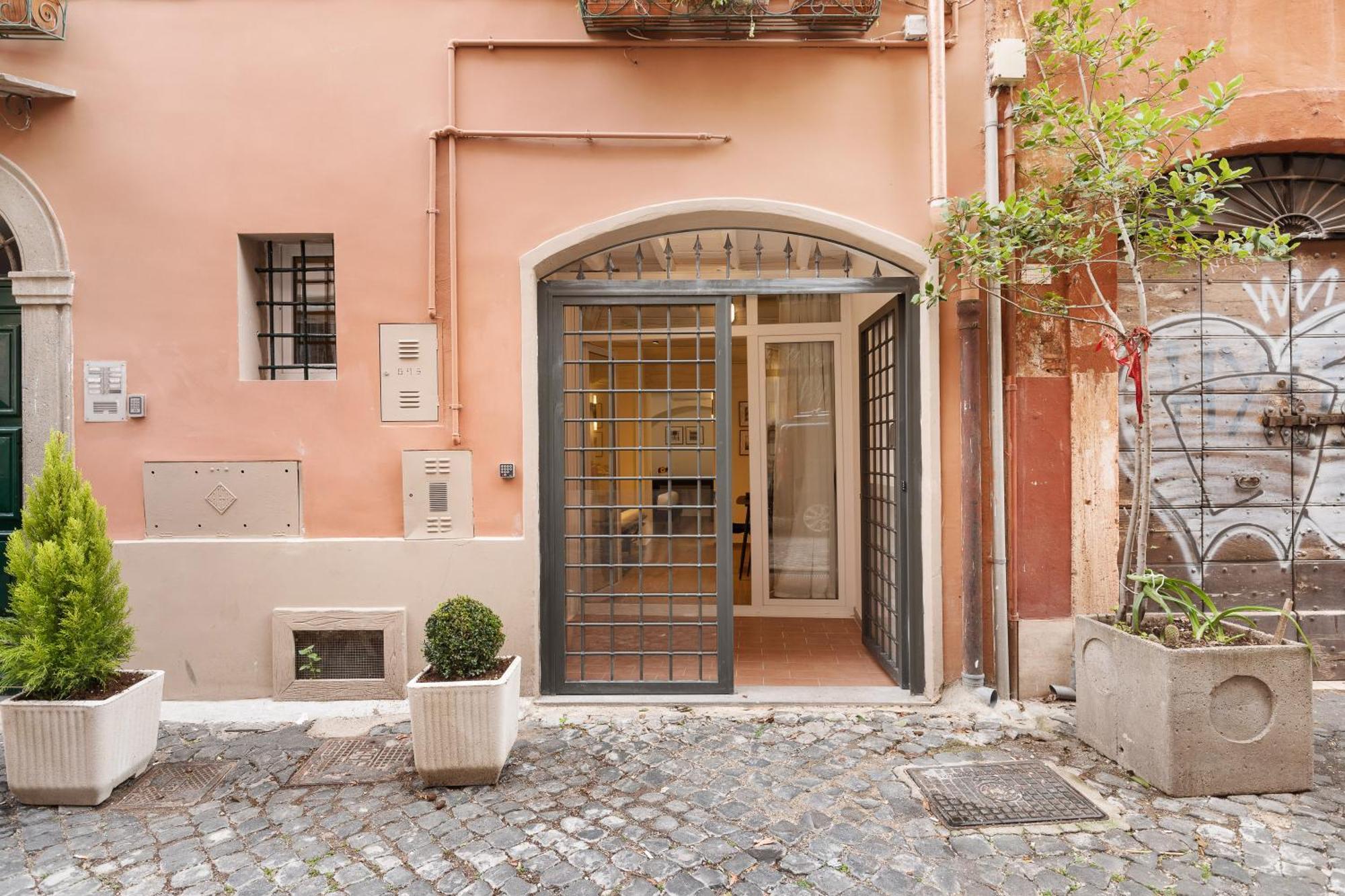 Leopardo Boutique Apartment In Trastevere Рим Екстериор снимка