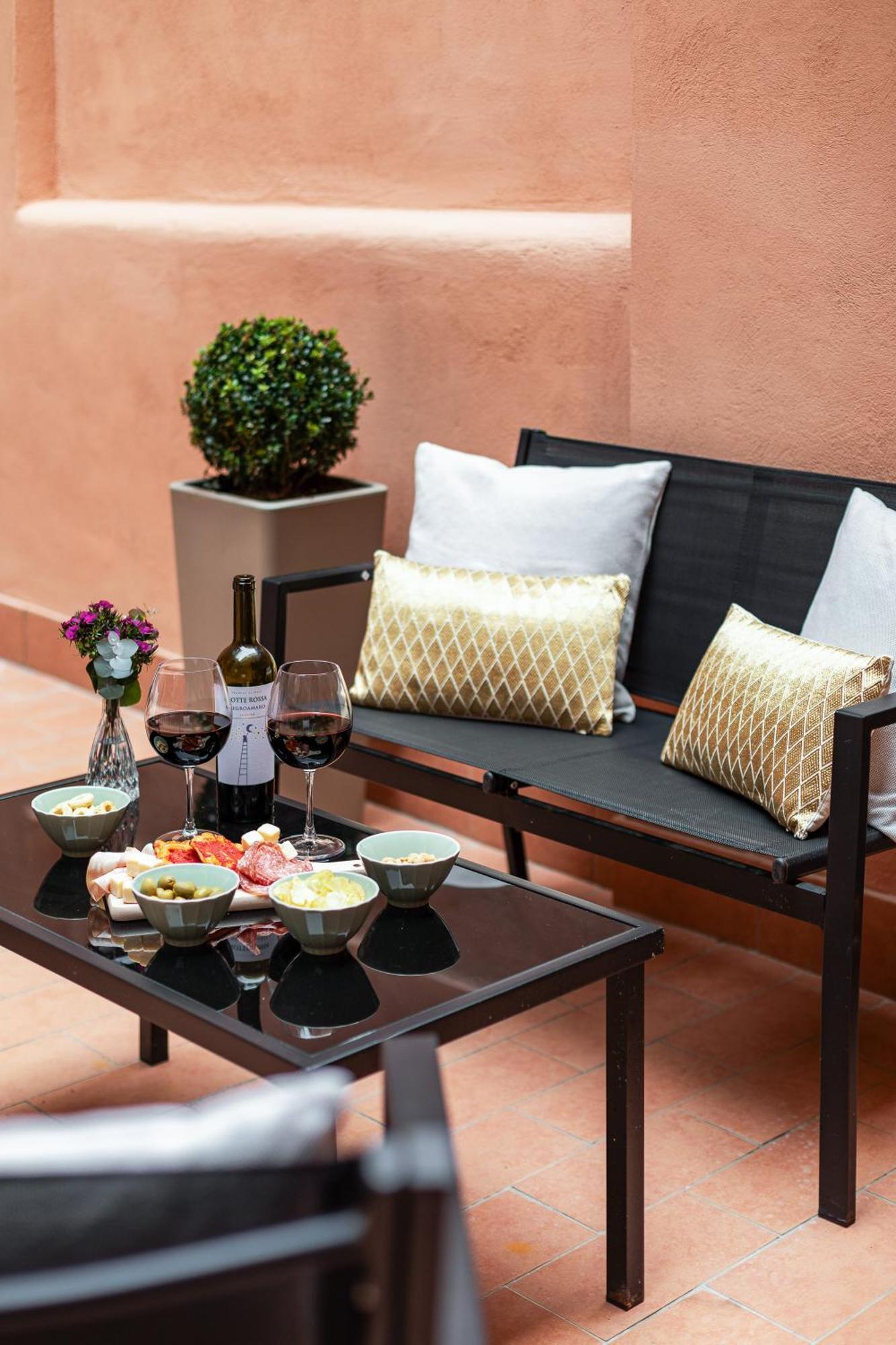 Leopardo Boutique Apartment In Trastevere Рим Екстериор снимка