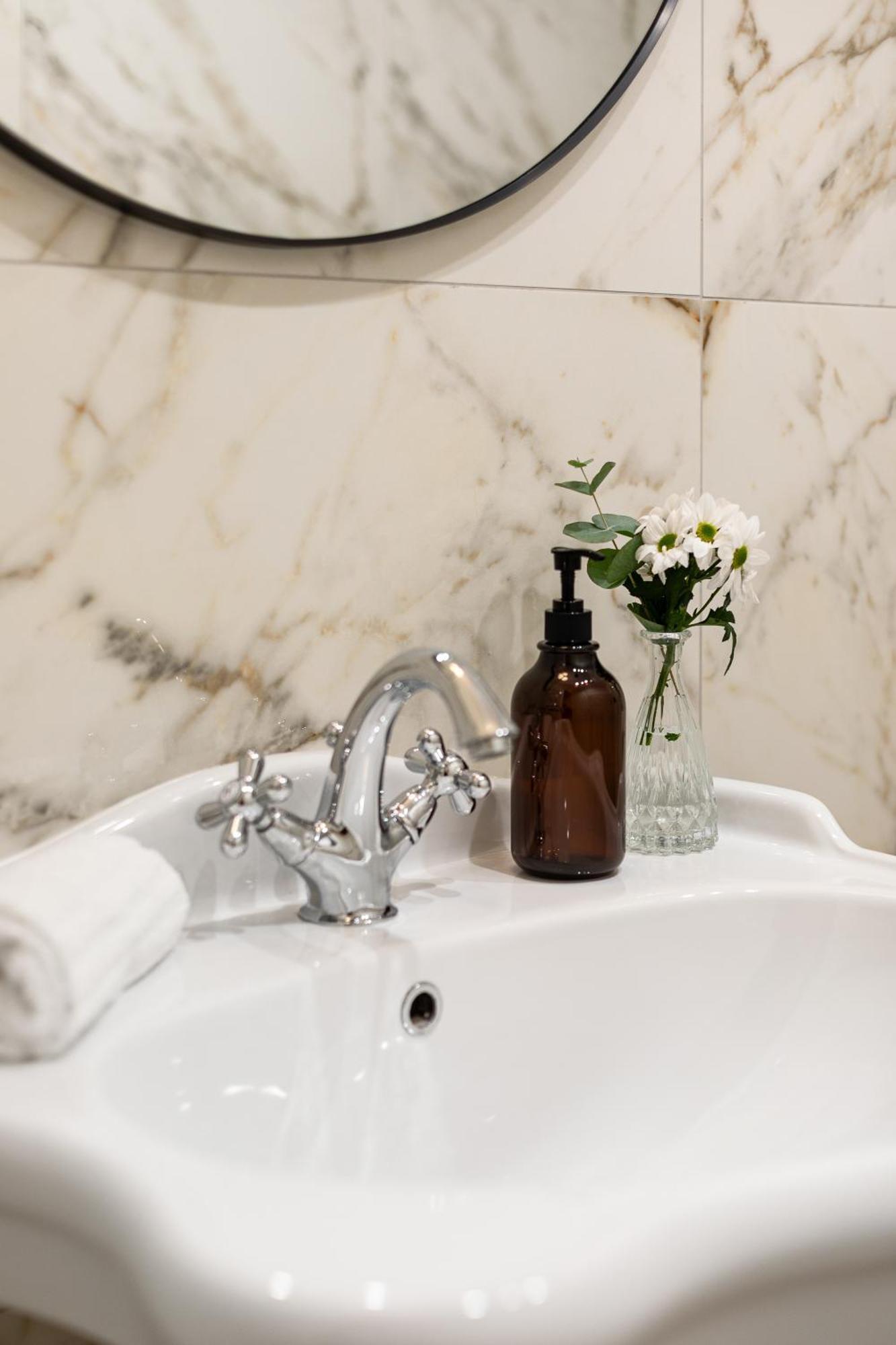 Leopardo Boutique Apartment In Trastevere Рим Екстериор снимка
